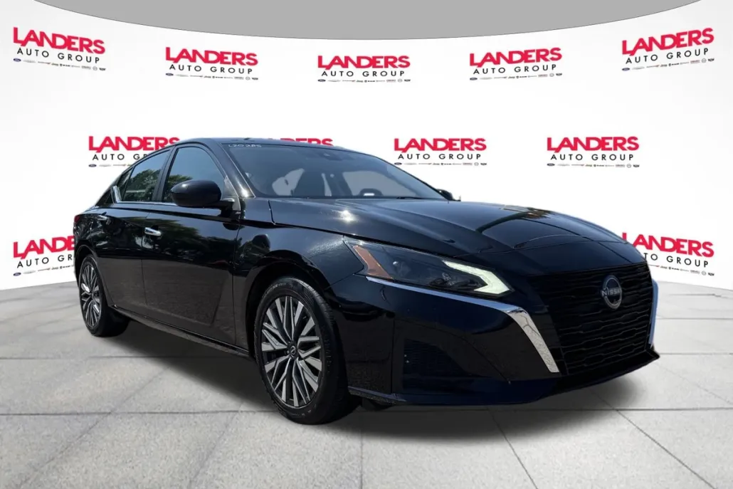 2023 Nissan Altima 2.5 SV photo 1