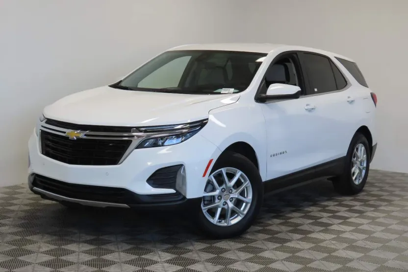 2024 Chevrolet Equinox LT photo 1