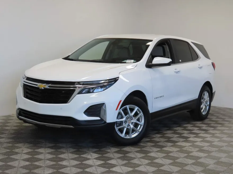 2024 Chevrolet Equinox LT photo 1