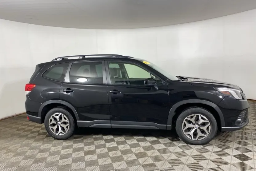 2023 Subaru Forester Premium photo 1