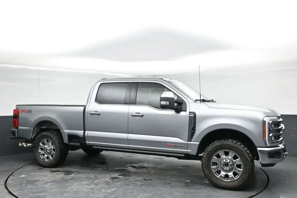 2023 Ford F-250 Lariat photo 1