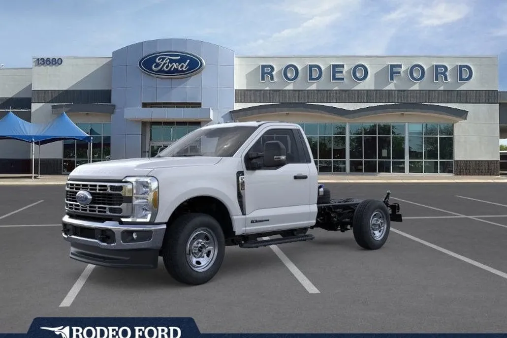 2025 Ford F-350 XL photo 1