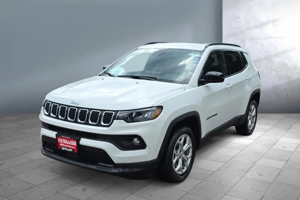 2024 Jeep Compass Latitude photo 1