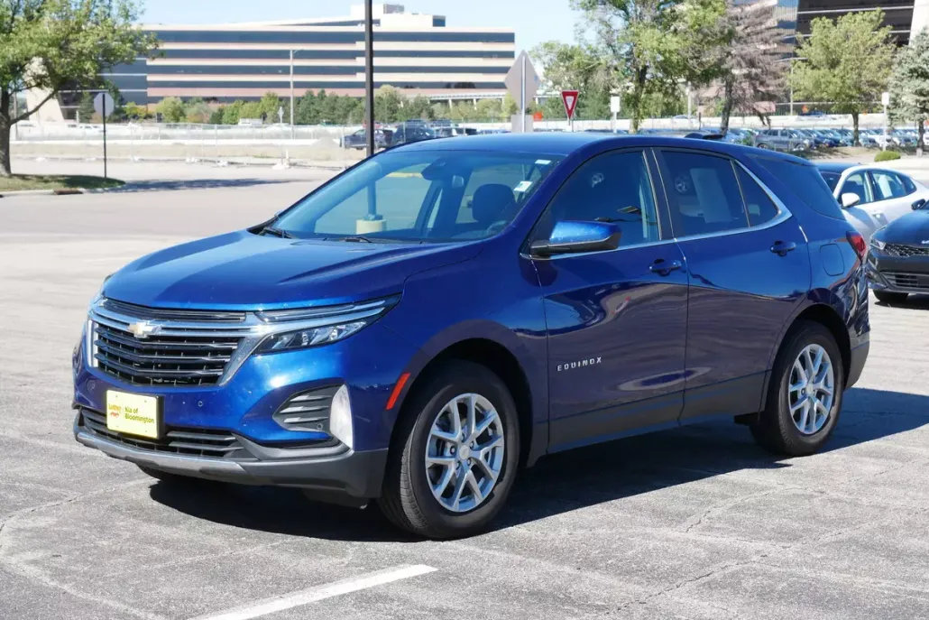 2023 Chevrolet Equinox LT photo 1