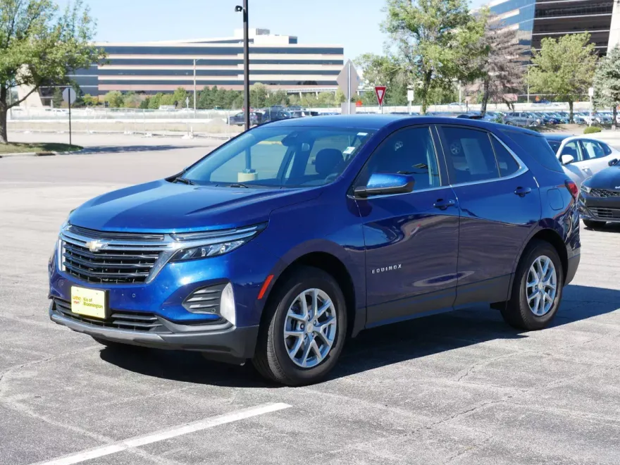 2023 Chevrolet Equinox LT photo 1