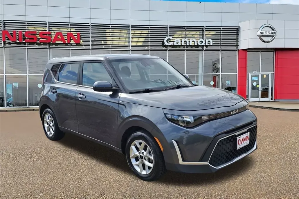 2023 Kia Soul LX photo 1