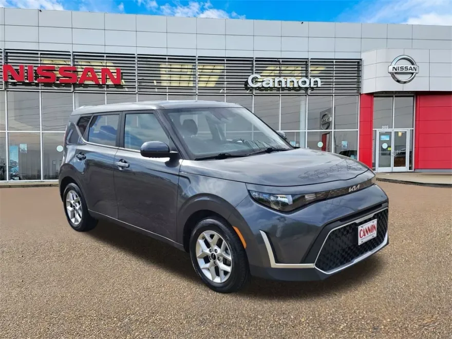 2023 Kia Soul LX photo 1