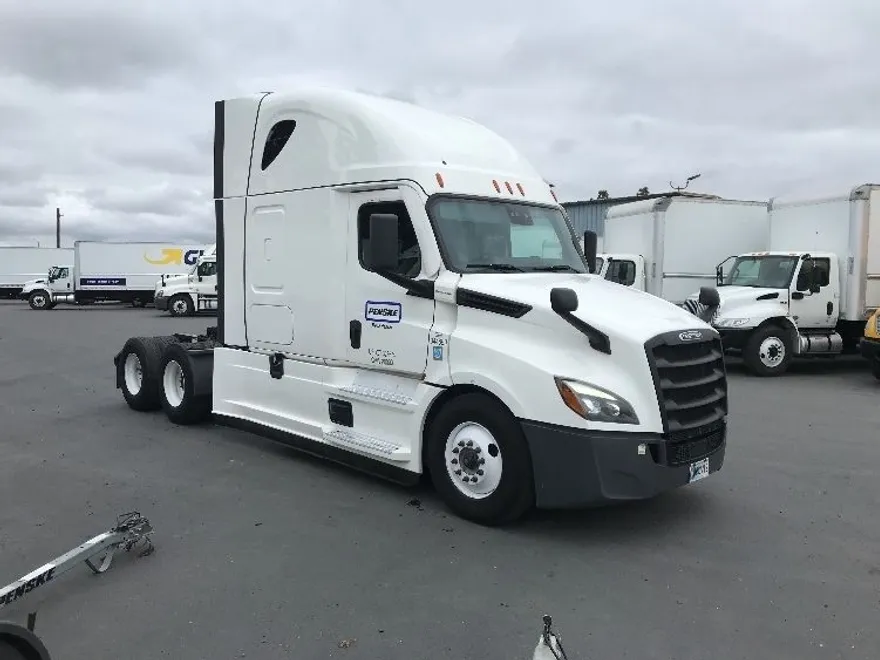 2021 Freightliner Cascadia 126" Sleeper Cab photo 1