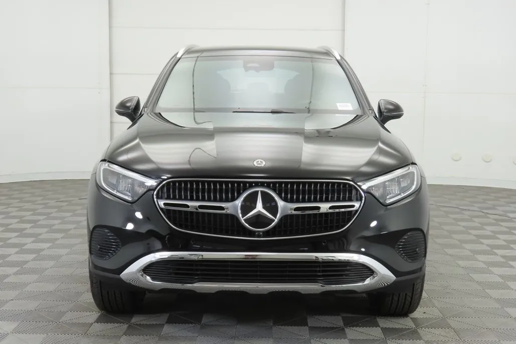2025 Mercedes Benz GLC 300 photo 1