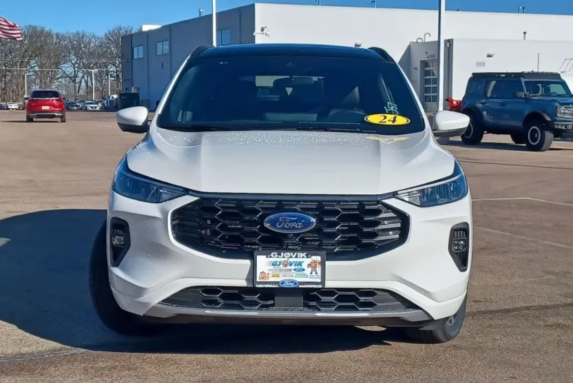 2024 Ford Escape ST-Line Select photo 1