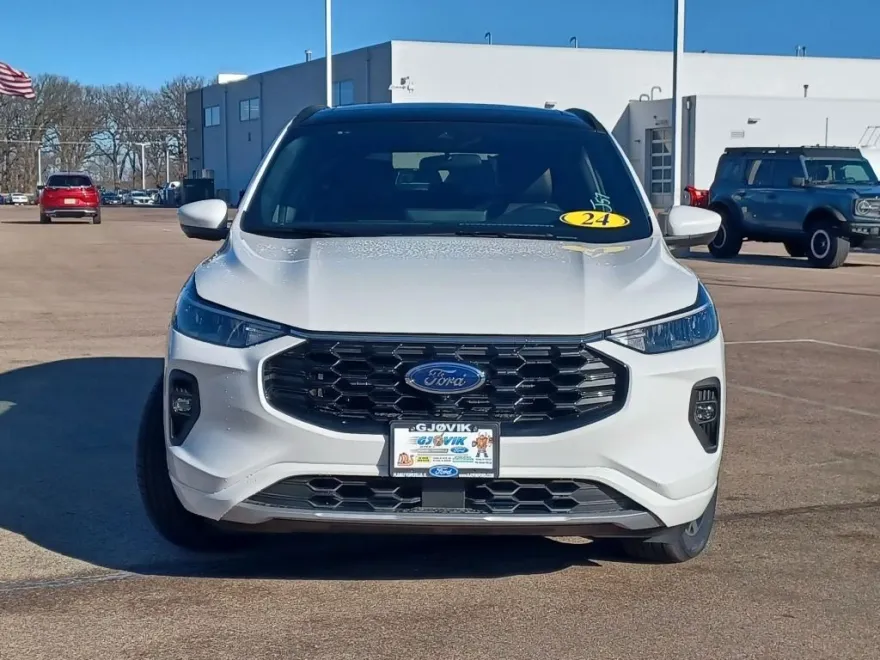 2024 Ford Escape ST-Line Select photo 1