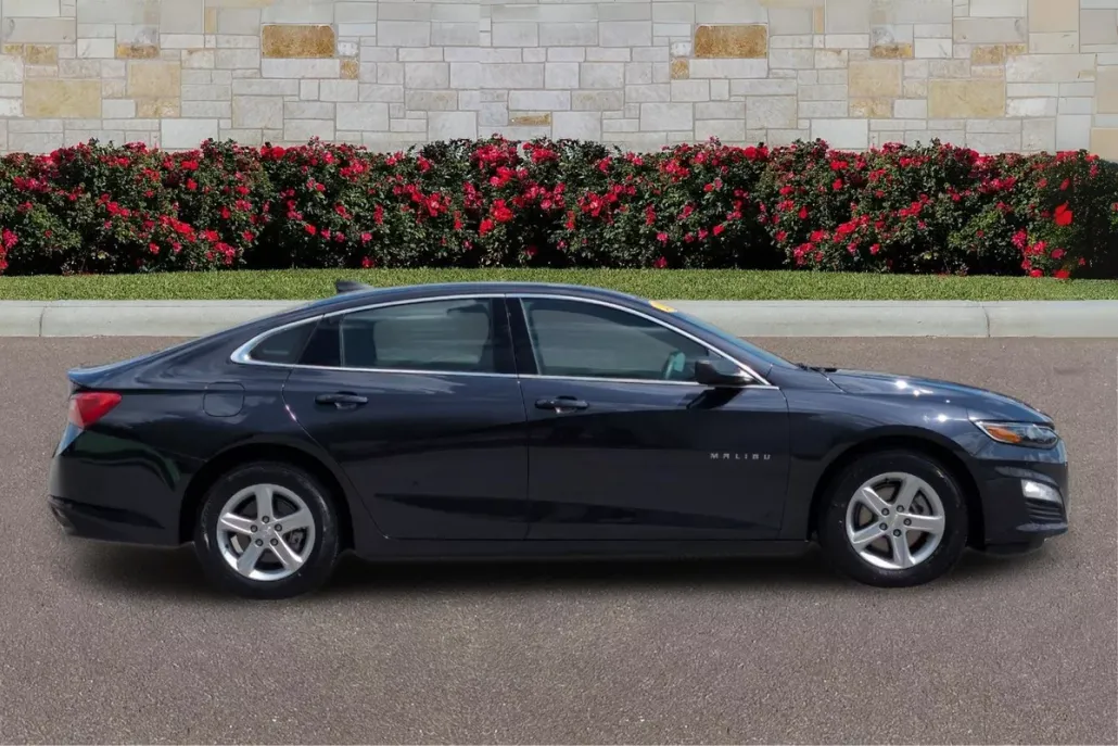 2023 Chevrolet Malibu LS photo 1