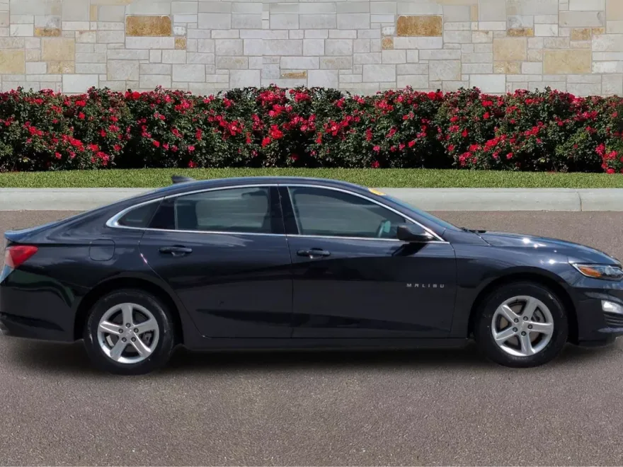 2023 Chevrolet Malibu LS photo 1