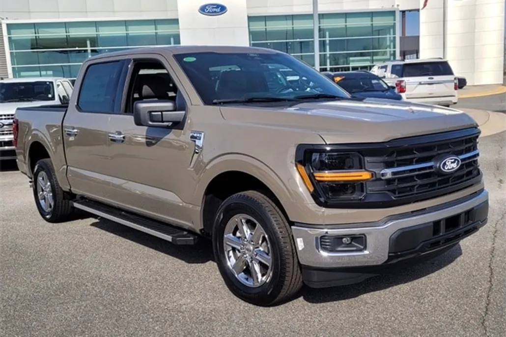 2025 Ford F-150 XLT photo 1