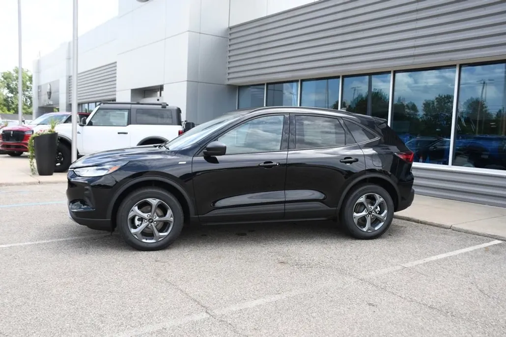 2025 Ford Escape ST-Line photo 1