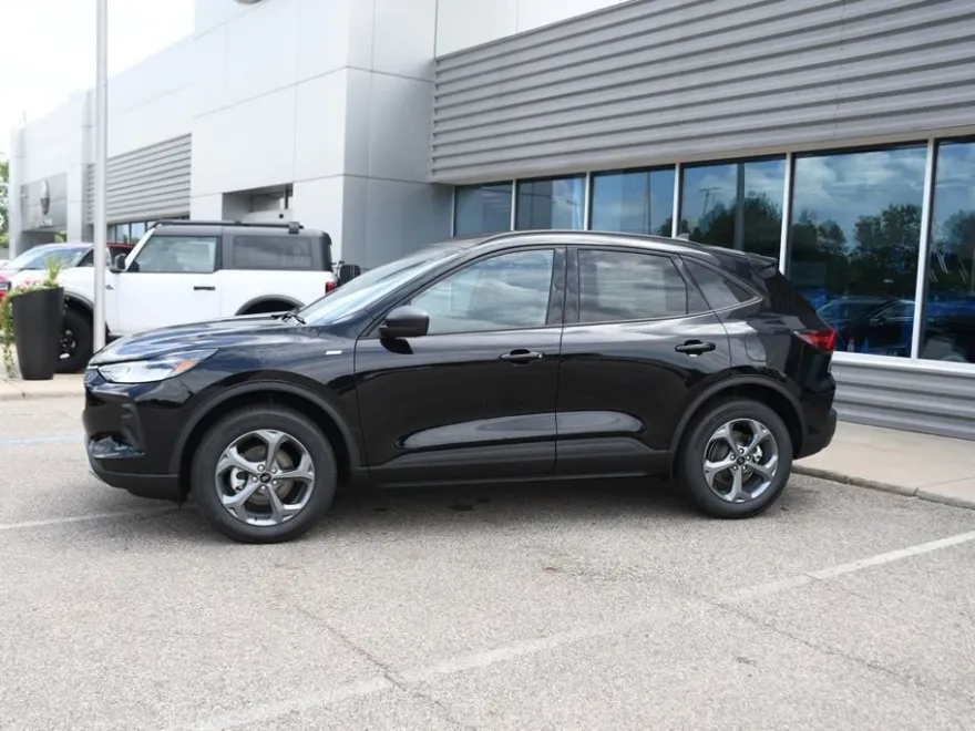 2025 Ford Escape ST-Line photo 1