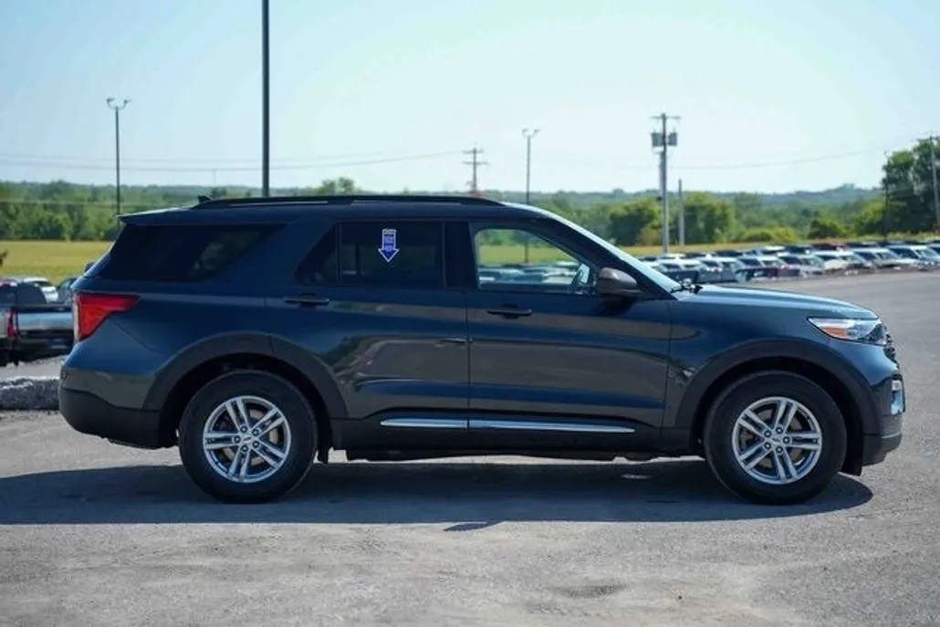 2022 Ford Explorer XLT photo 1
