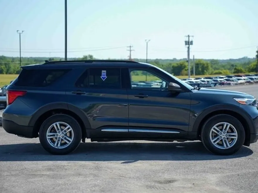 2022 Ford Explorer XLT photo 1