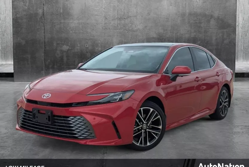2025 Toyota Camry XLE photo 1