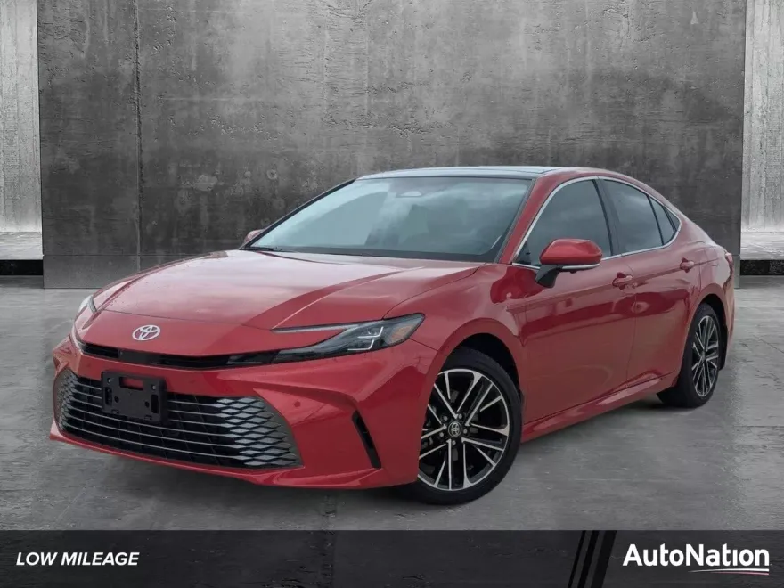 2025 Toyota Camry XLE photo 1