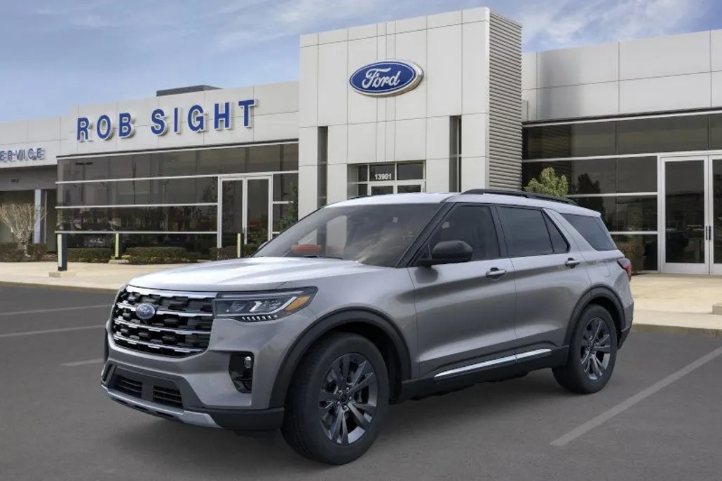 2025 Ford Explorer photo 1