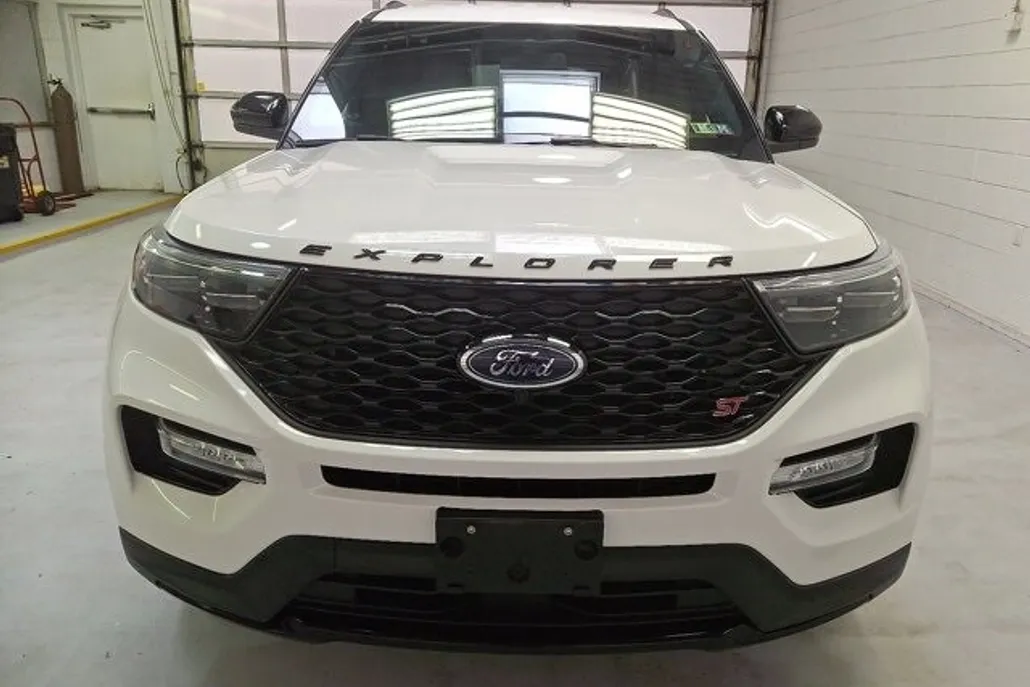 2022 Ford Explorer ST photo 1