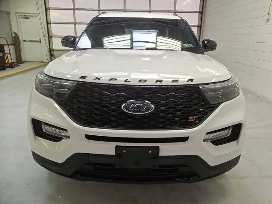 2022 Ford Explorer ST photo 1