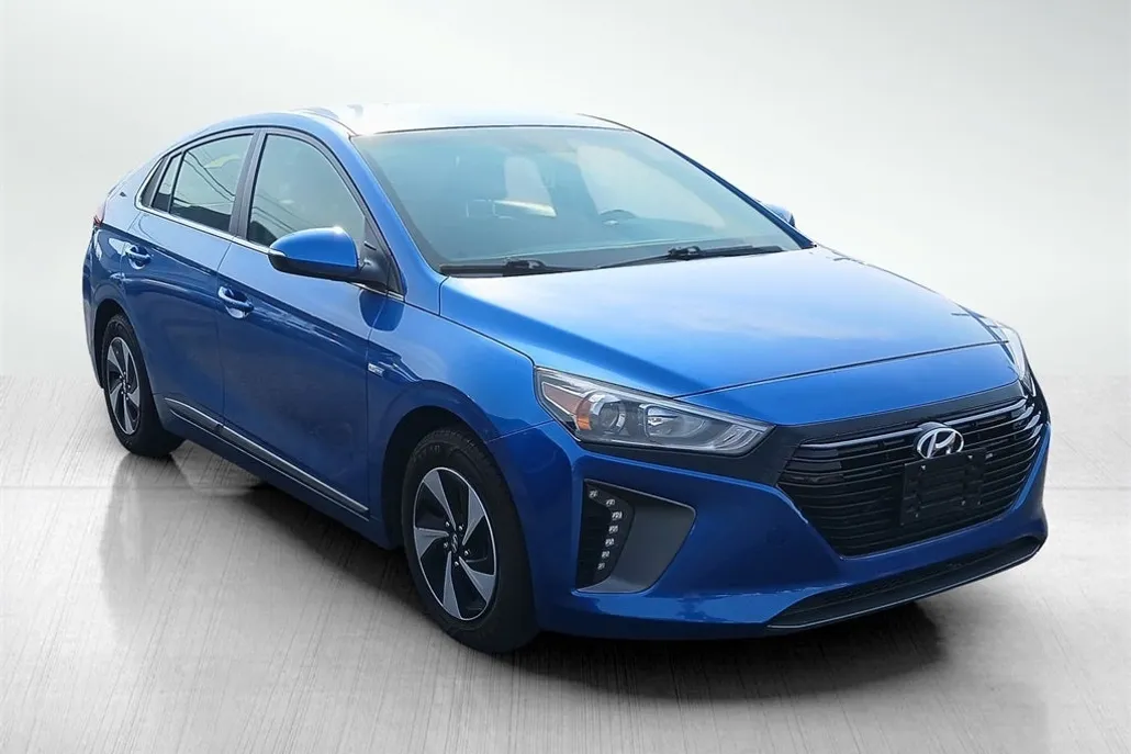 2017 Hyundai Ioniq SEL photo 1