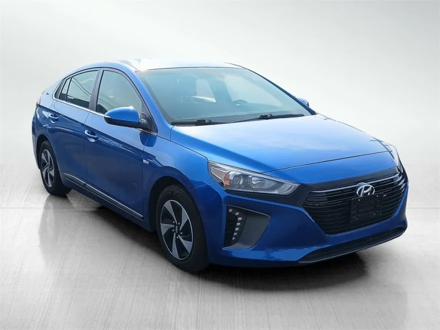 2017 Hyundai Ioniq SEL photo 1