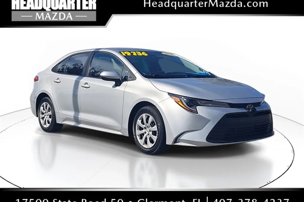 2024 Toyota Corolla LE photo 1