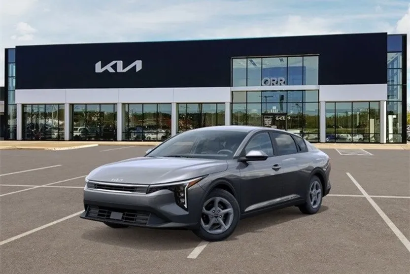 2025 Kia K4 LXS photo 1