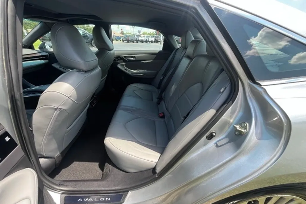 2020 Toyota Avalon Limited photo 1