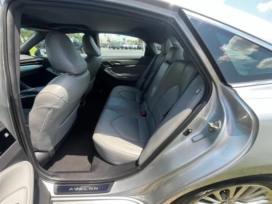 2020 Toyota Avalon Limited photo 1