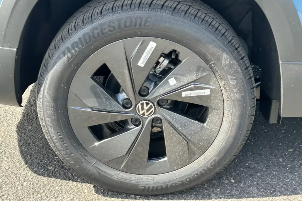 2025 Volkswagen Taos S photo 1