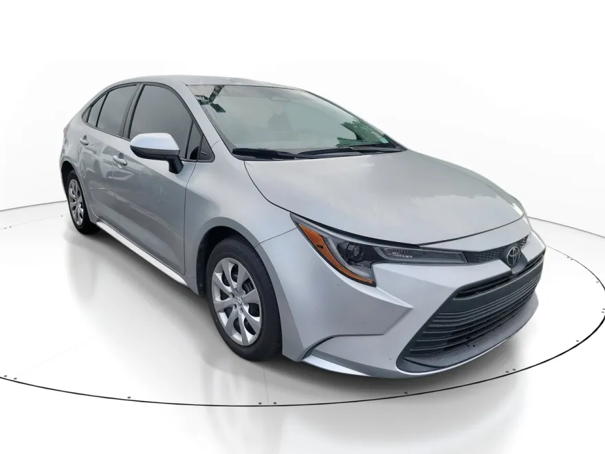 2024 Toyota Corolla LE photo 1