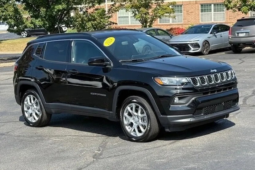 2024 Jeep Compass Latitude Lux photo 1