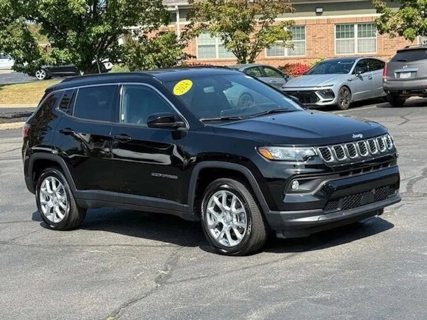 2024 Jeep Compass Latitude Lux photo 1