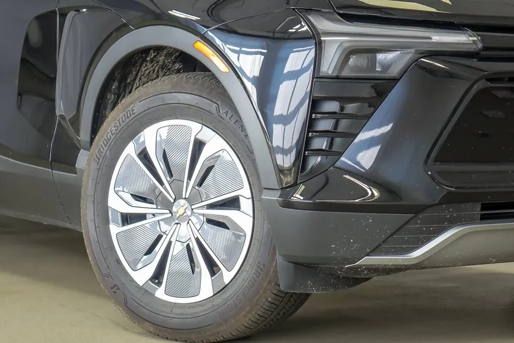 2025 Chevrolet Blazer EV photo 1