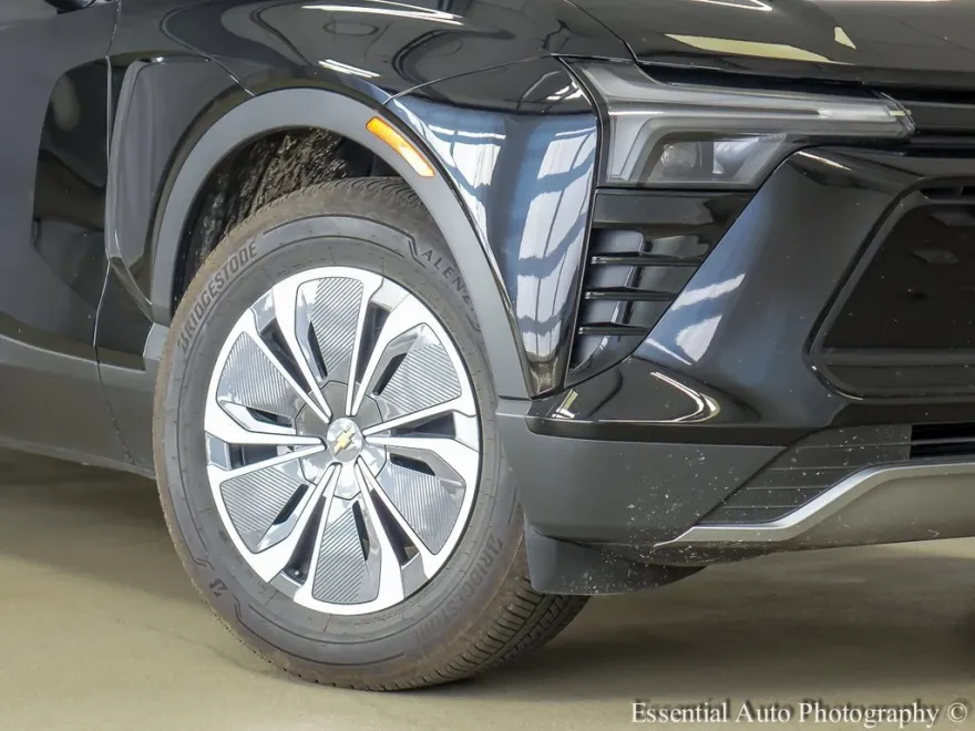 2025 Chevrolet Blazer EV photo 1