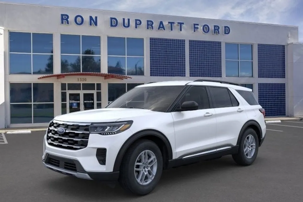 2025 Ford Explorer photo 1