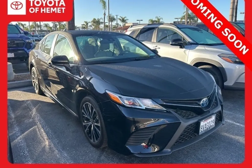 2020 Toyota Camry Hybrid SE photo 1