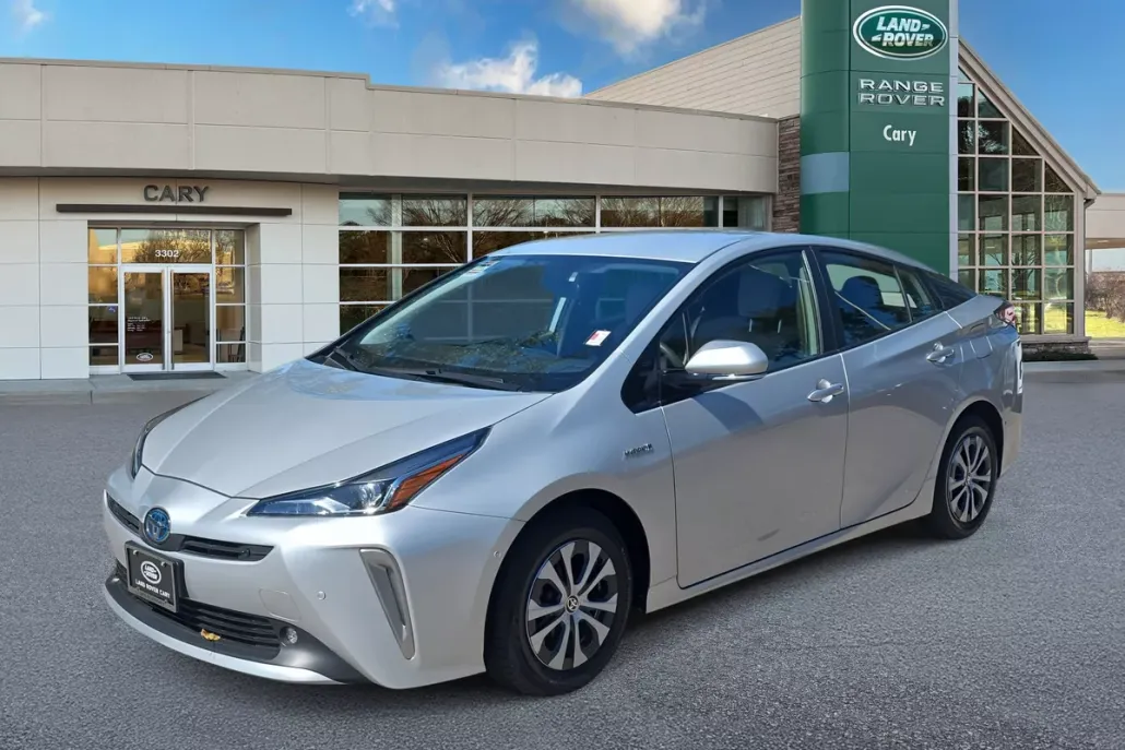2019 Toyota Prius LE photo 1