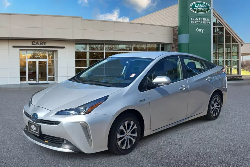2019 Toyota Prius LE photo 1