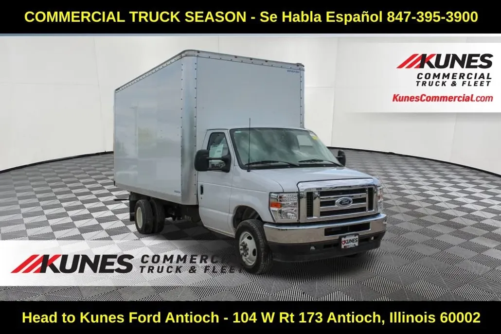 2025 Ford E-450 Cutaway photo 1