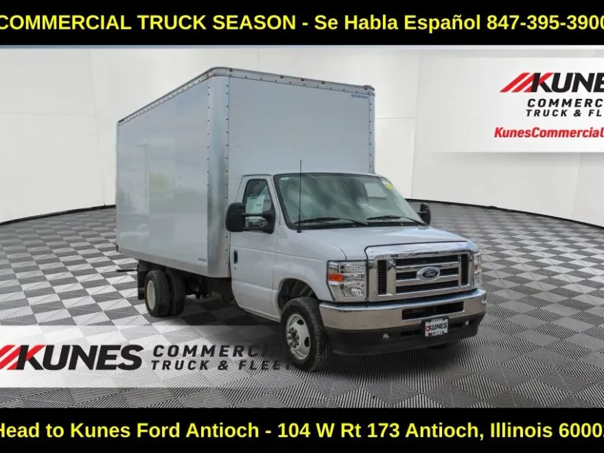 2025 Ford E-450 Cutaway photo 1