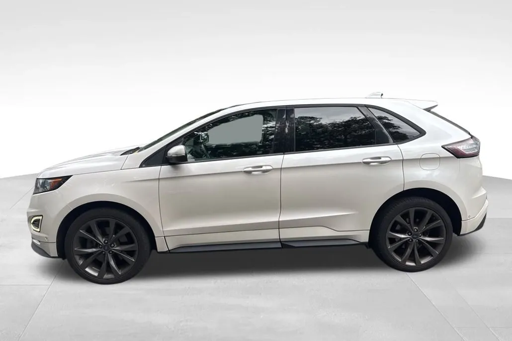 2015 Ford Edge Sport photo 1