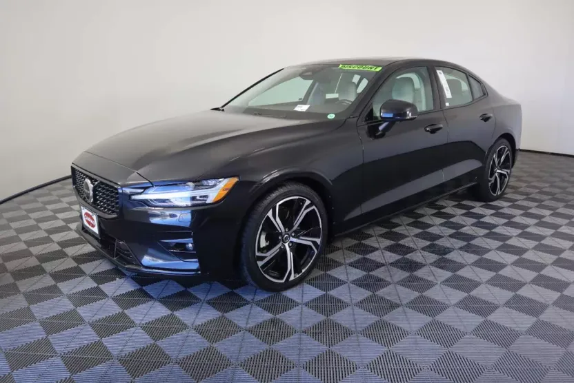 2024 Volvo S60 B5 Plus photo 1