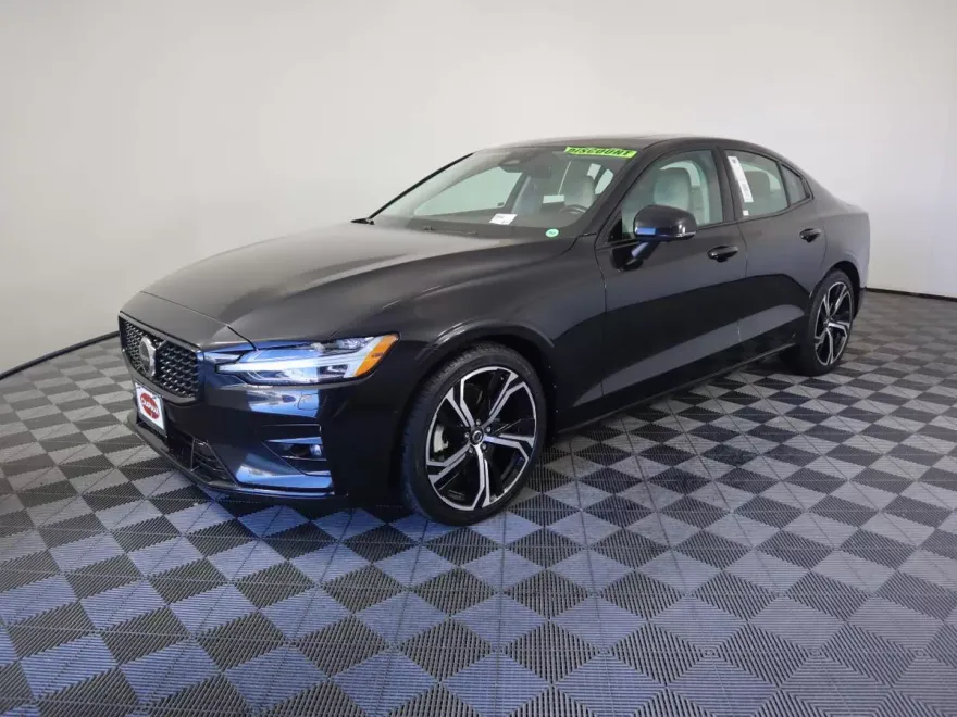 2024 Volvo S60 B5 Plus photo 1