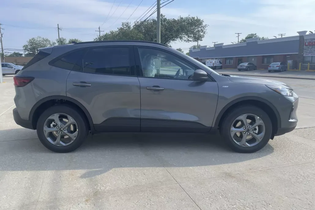 2025 Ford Escape ST-Line photo 1