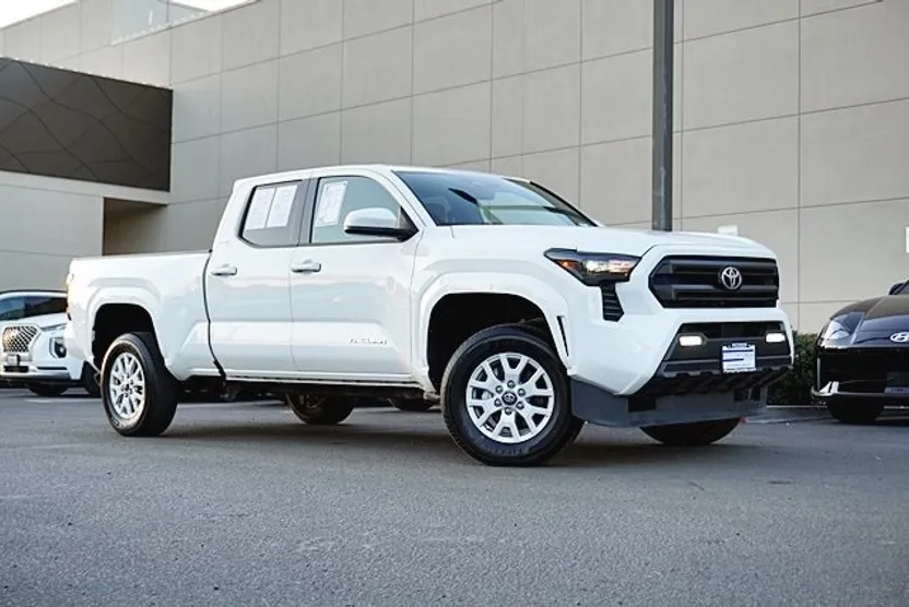 2024 Toyota Tacoma SR5 photo 1
